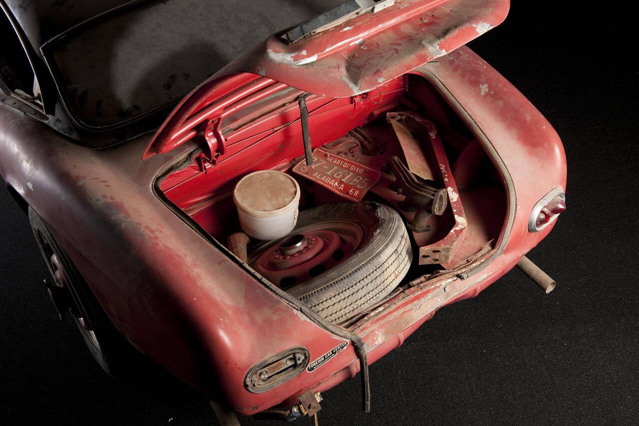 Elvis Presley comprou um BMW 507 quando esteve na Alemanha servindo o exército norte-americano. Após décadas desaparecido, conversível foi encontrado e restaurado.. Foto: Divulgação/BMW