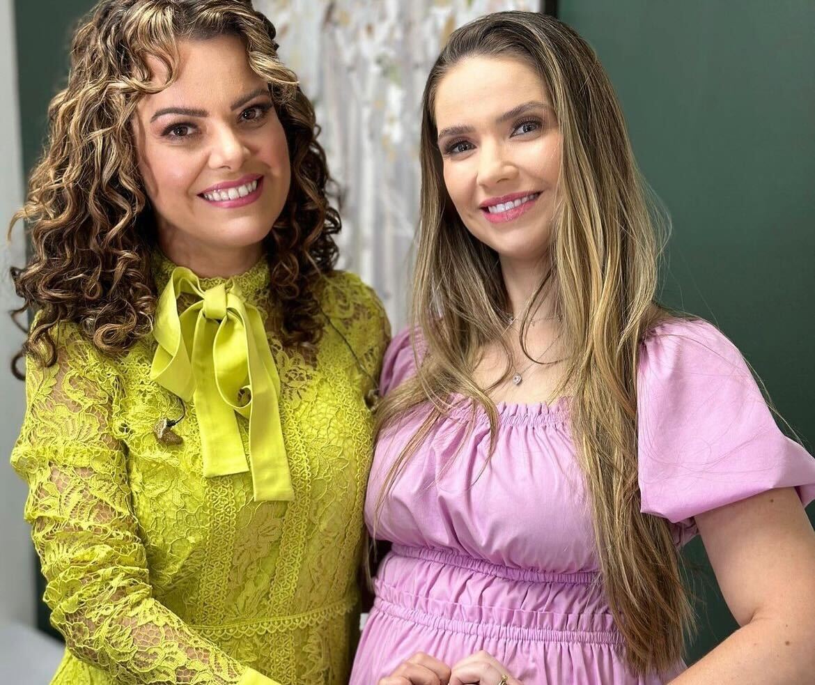 Camila Campos posa ao lado da também cantora Ana Paula Valadão Reprodução Instagram - 7.12.2024