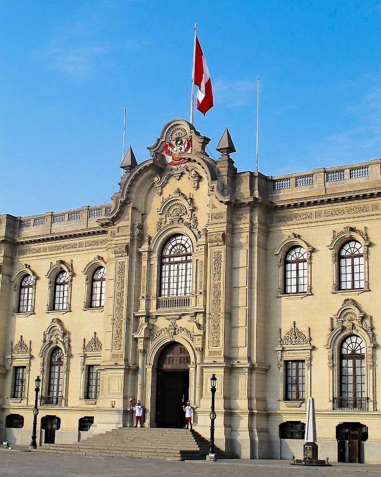 Palácio do Governo do Peru, em Lima, também conhecido como Casa de Pizarro.. Foto: Reprodução/Instagram @travel__is_my__therapy 06.01.2023