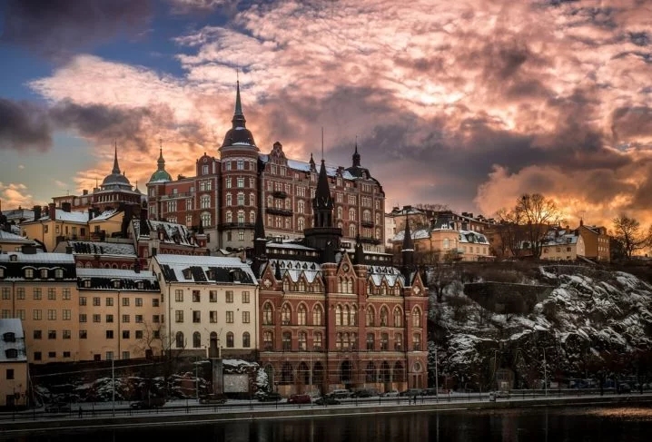 Outra curiosidade ligada a Estocolmo é onde os Prêmios Nobel são entregues todos os anos (com exceção do Prêmio Nobel da Paz, que é entregue em Oslo, Noruega), em cerimônia realizada em 10 de dezembro. Reprodução: Flipar