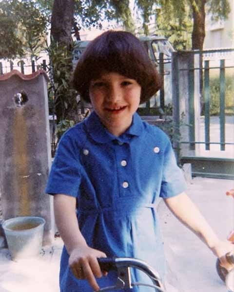 Desde menina, Laura demonstrou inclinação musical. Ela teve aulas de canto e piano com o pai, com quem se apresentava em festas e bares locais. 
 Reprodução: Flipar