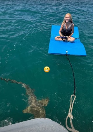 Karoline Lima também chamou atenção ao surgir no mar de Fernando De Noronha. Foto: Instagram/@karolinel