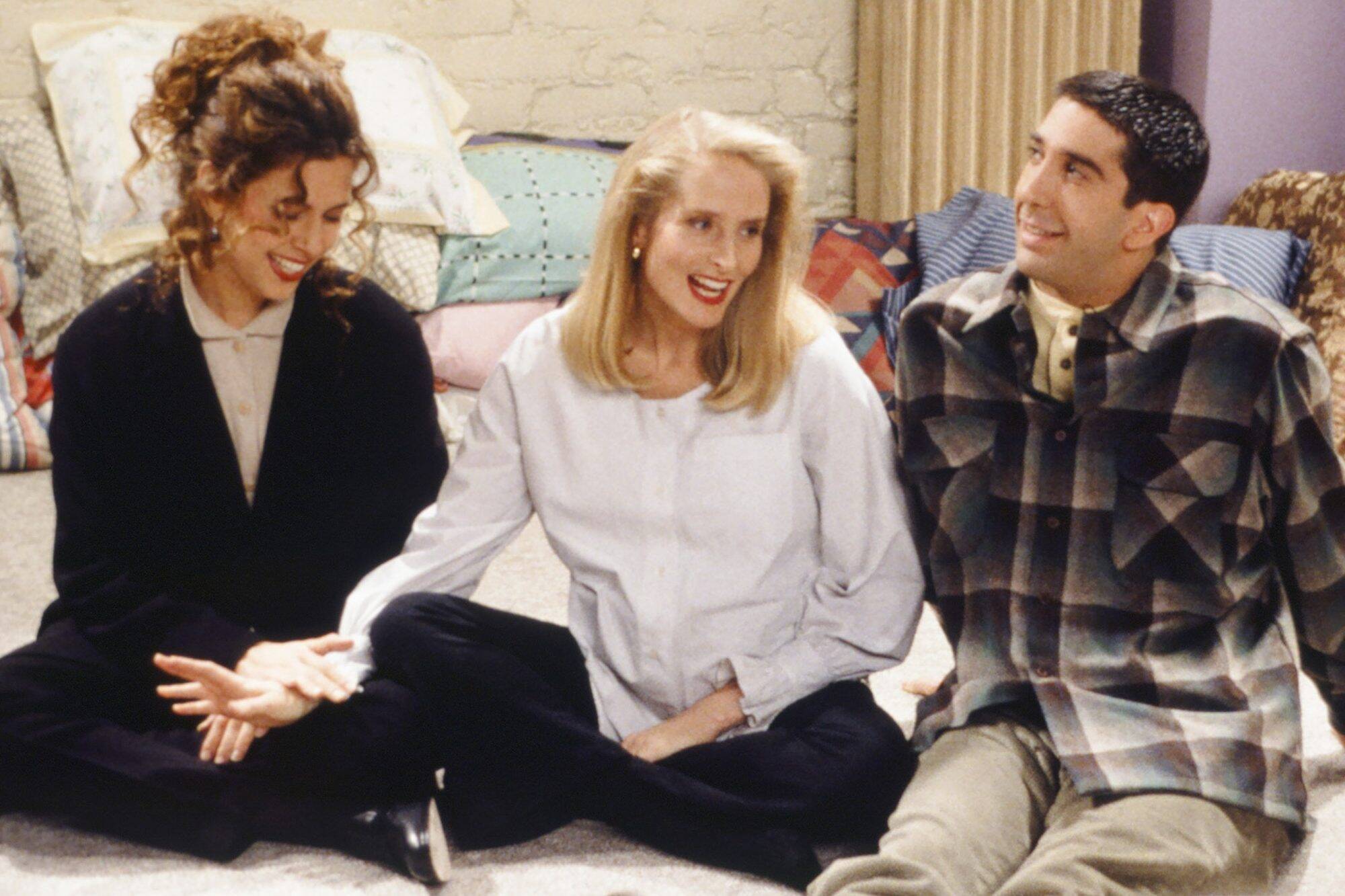Na série, Ross, Carol e Susan Bunch, a namorada dela, têm um relacionamento amigável. Foto: Reprodução