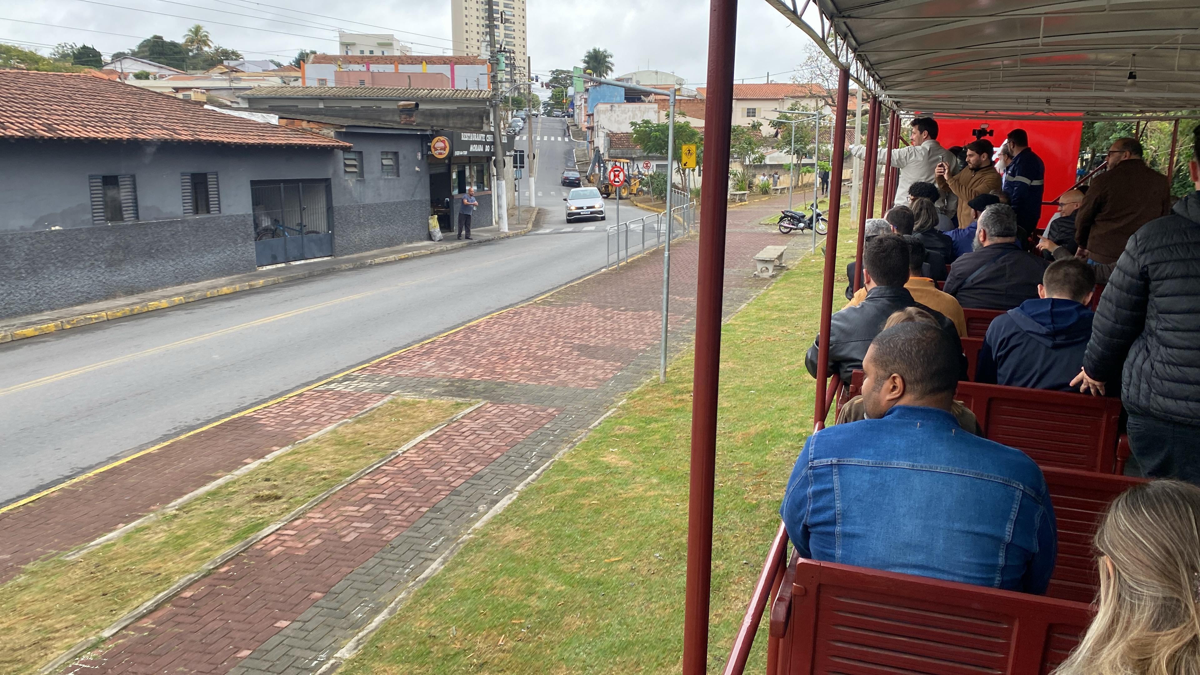 Trilhos agora levam turistas, mas já foram essenciais para o transporte de cargas na região. Foto: Daniel Leite Andrade/Portal iG