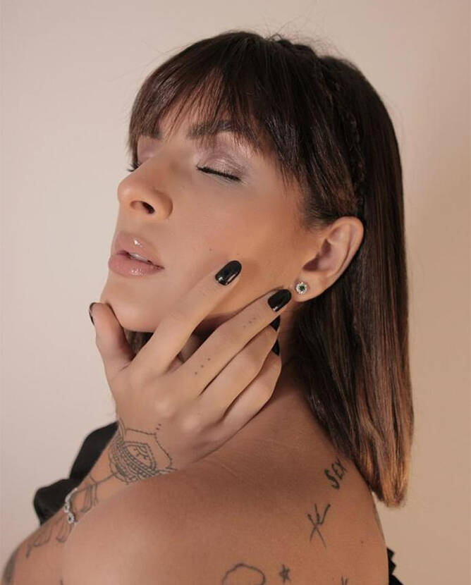 Laryssa Bottino lança coleção de pulseiras. Foto: Gabriel Iazdi