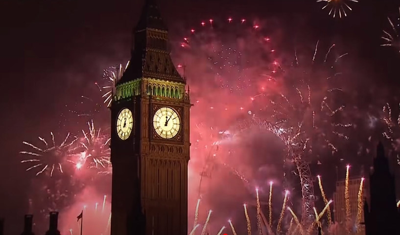 Em algumas ocasiões especiais, como em 2012, a torre do Big Ben foi iluminada com fogos de artifício que explodiam a cada badalado do relógio, criando um espetáculo deslumbrante. Reprodução: Flipar