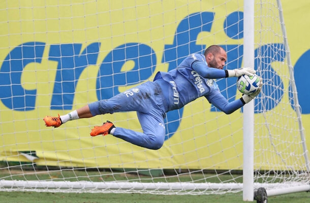 MARCELO LOMBA - A defesa dupla em chutes de Capixaba e Lucas Evangelista quando o jogo estava 0 a 0. Fez outras boas intervenções, mas deu uma cochilada no segundo gol. NOTA 7,0 - Foto: Cesar Greco/Palmeiras