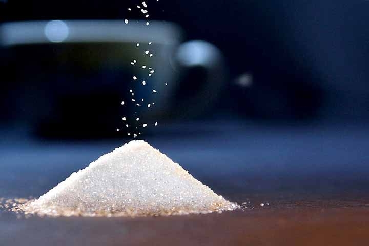 O açúcar que vem da cana é utilizado na indústria alimentícia de incontáveis maneiras. Afinal, grande parte dos produtos que consumimos tem esse alimento na composição em virtude de sua versatilidade. Reprodução: Flipar