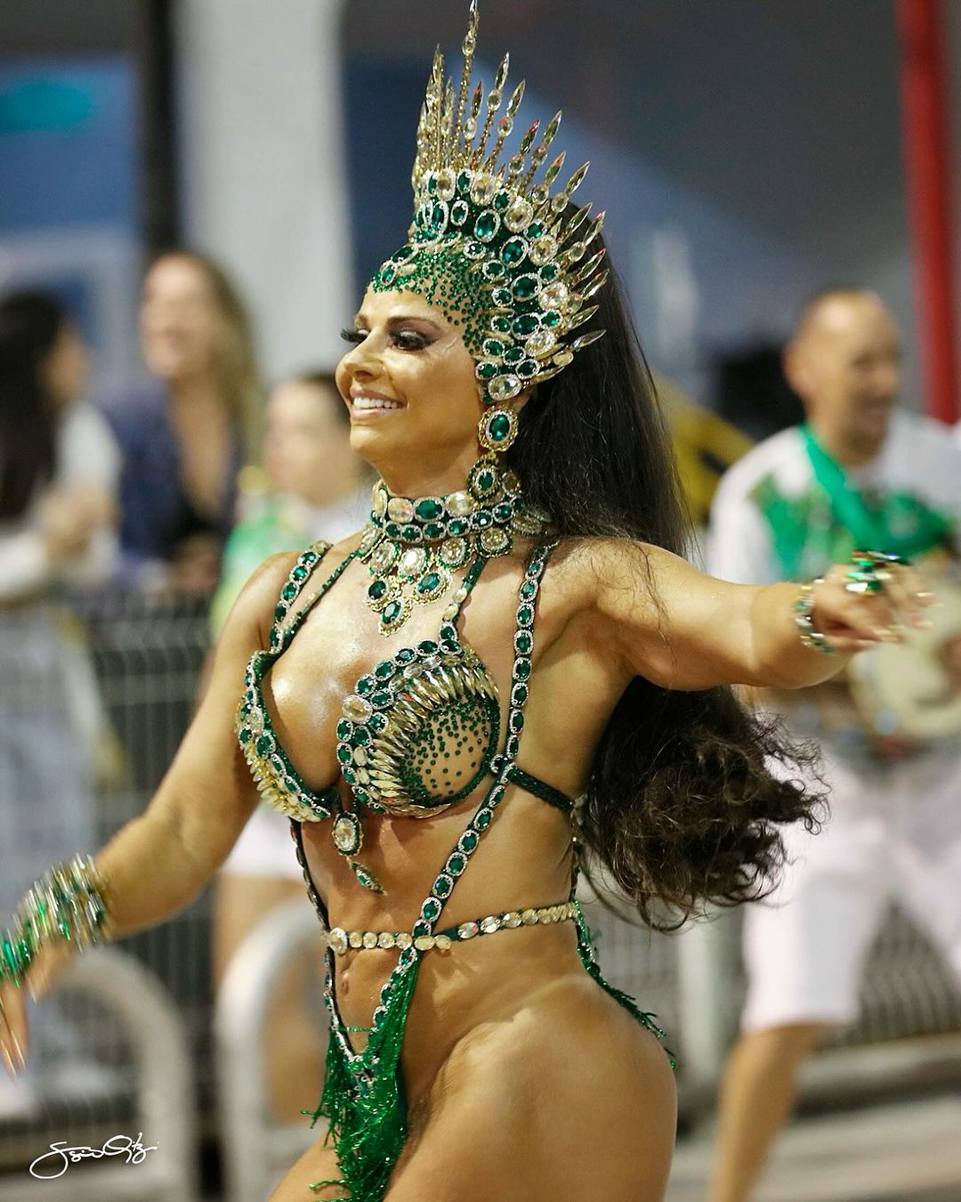 Viviane Araujo no ensaio da Mancha Verde Reprodução/Instagram