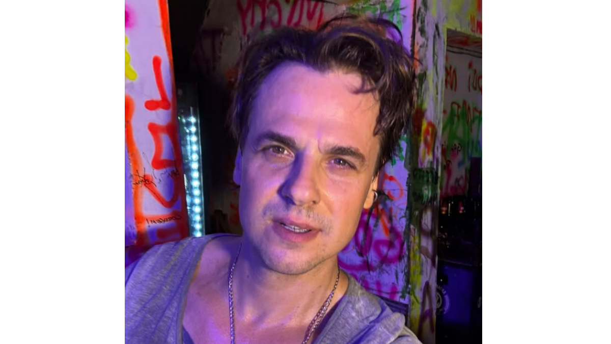 Daniel Erthal vende cerveja nas ruas. Foto: Reprodução/Instagram/erthalera