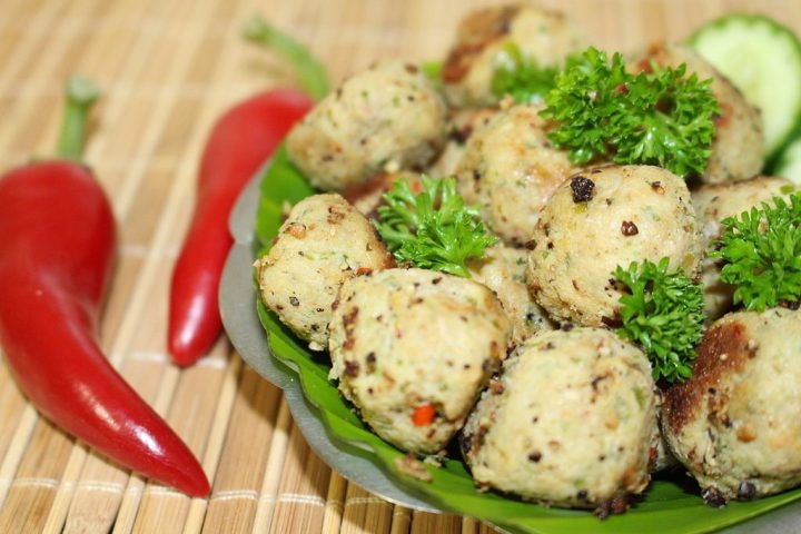 A versatilidade das almôndegas permite adaptações vegetarianas ou veganas, usando ingredientes como lentilha, grão-de-bico, cogumelos ou soja texturizada.  Reprodução: Flipar
