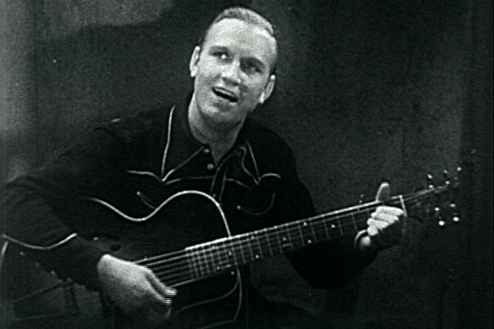 Seu estilo simples, com repertório inspirado no cotidiano dos caubóis, logo conquistou o público. Em 1931, ele assinou contrato com a Columbia Records e lançou uma série de canções que se tornariam clássicos do cancioneiro country, como “That Silver-Haired Daddy of Mine” e “Back in the Saddle Again”, esta última transformada em sua marca registrada. 
 Reprodução: Flipar