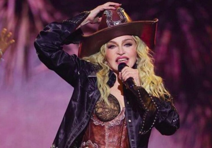 3ª - Madonna - A cantora fez, em maio, um dos maiores shows que o planeta já viu., chamando a atenção do mundo para o Brasil. Então, a artista cantou e dançou para um público de 1,6 milhão pessoas na praia de Copacabana, no Rio de Janeiro. Reprodução: Flipar