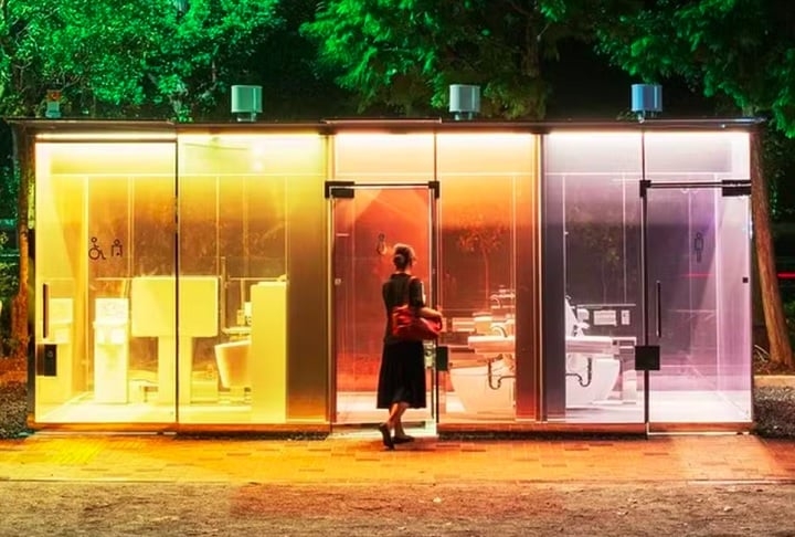 2) Tóquio, Japão - Chamado de Yoyogi Fukamachi Mini Park, esse banheiro foi projetado pelo arquiteto japonês Shigeru Ban e se tornou um ícone do país. Reprodução: Flipar
