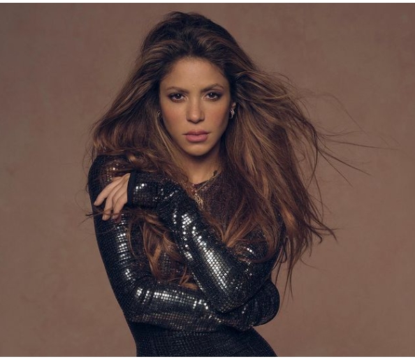 Shakira é uma artista que transforma sua dor e suas experiências pessoais em uma força criativa impressionante. A  música sobre Piqué é um exemplo claro de como ela utiliza sua vida pessoal como matéria-prima para suas composições, mantendo-se relevante e no centro das atenções da mídia e do público. Reprodução: Flipar