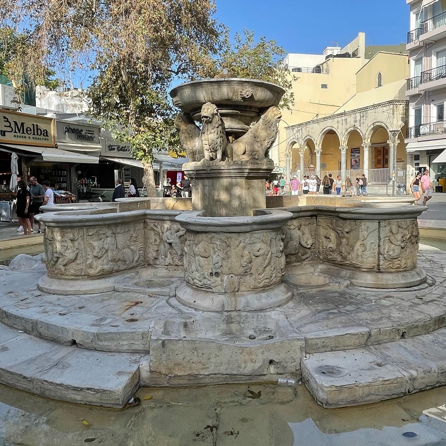 A Morosini Fountain, na praça Lion Square, em Heraklion, na capital da ilha grega de Creta.. Foto: Reprodução/Instagram 20.01.2023
