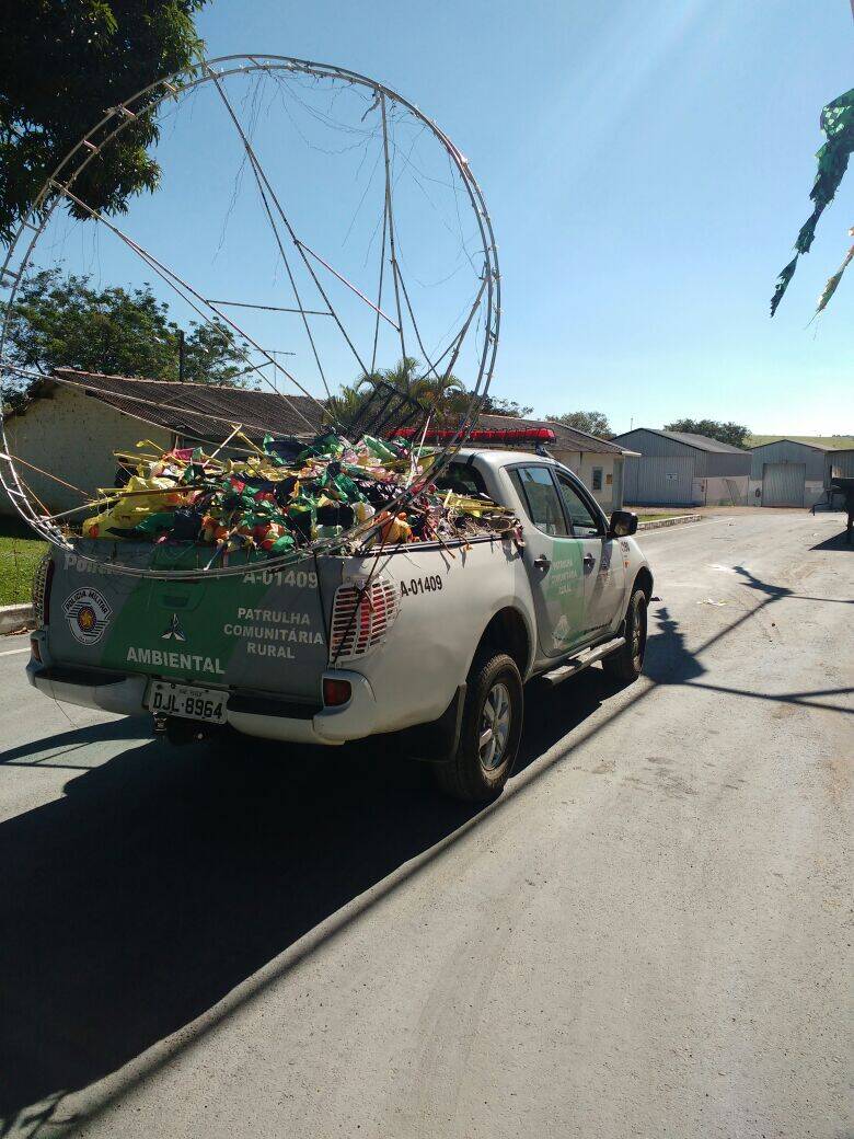 Equipes da Polícia Militar Ambiental fizeram apreensões de balões e pássaros silvestres neste domingo em SP. Foto: Divulgação/Polícia Militar Ambiental