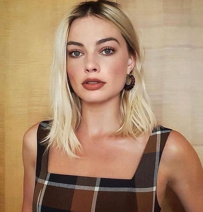 Margot Robbie  - Atriz australiana, nascida em 21/7/1990. É a Barbie que tornou-se um enorme sucesso. E a Arlequina de Esquadrão Suicida. 2 vezes indicada ao Oscar.