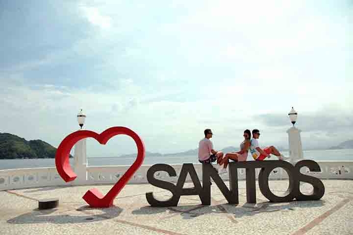O crescimento de turistas em comparação com o mesmo período do ano passado foi de 18,3%. A estimativa é de que 3,34 milhões pessoas tenham escolhido Santos como destino na temporada.
 Reprodução: Flipar