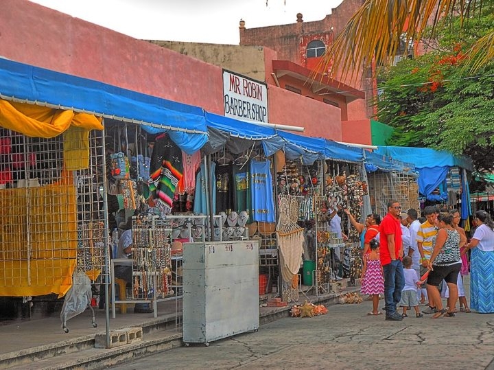 Cancún também é conhecida por oferecer uma grande variedade de opções de compras, desde lojas de grife até mercados locais.  Reprodução: Flipar