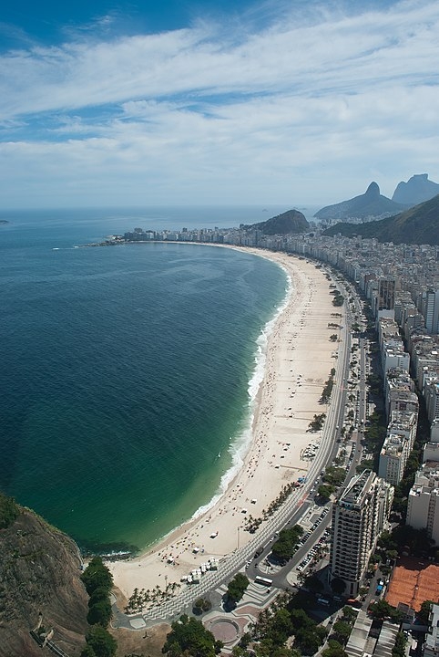 O palco onde a cantora irá se apresentar fica bem em frente ao Copacabana Palace e a previsão é que o show dure 2h30 - das 21h às 23h30. 
 Reprodução: Flipar