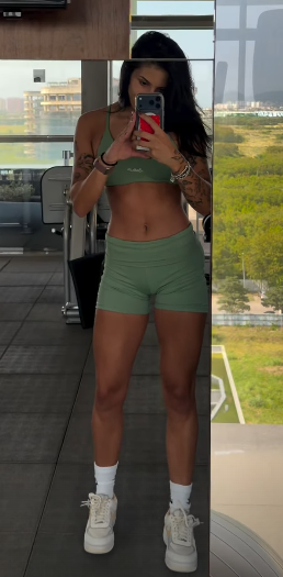 Ana Castela exibe abdômen definido em treino funcional intenso. Foto: Instagram