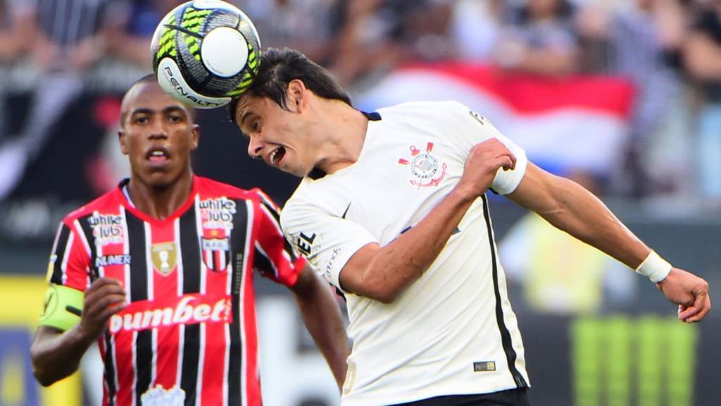 Romero em ação pelo Corinthians