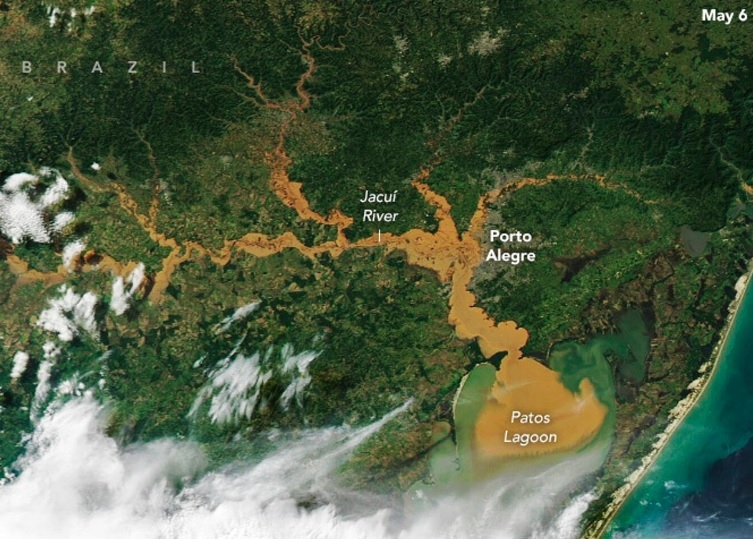 A imagem da enchente mostra os rios Jacuí, Sinos e Caí transbordando, com a água se espalhando por uma grande região além de seus leitos. Reprodução: Flipar