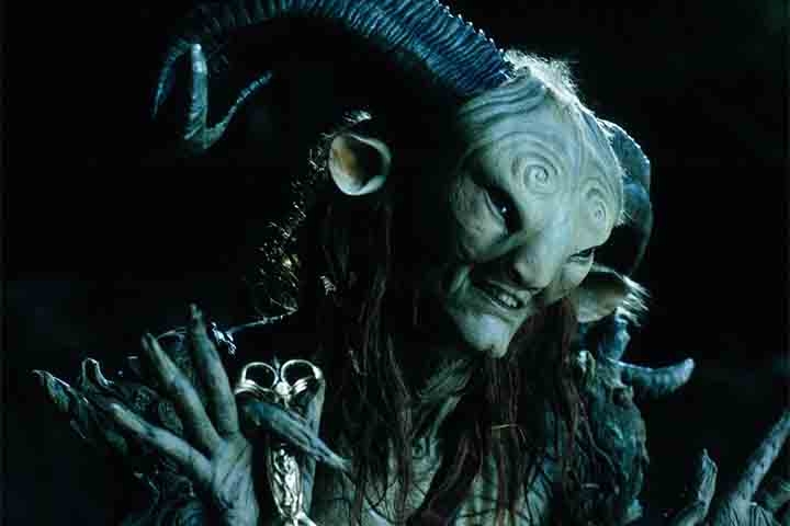 Essa fórmula atingiria seu auge em “O Labirinto do Fauno”, de 2006. Ambientado na Espanha franquista, o filme acompanha uma menina chamada Ofelia, vivida por Ivana Baquero, que se refugia num universo mitológico para escapar da brutalidade do mundo real. 

 Reprodução: Flipar