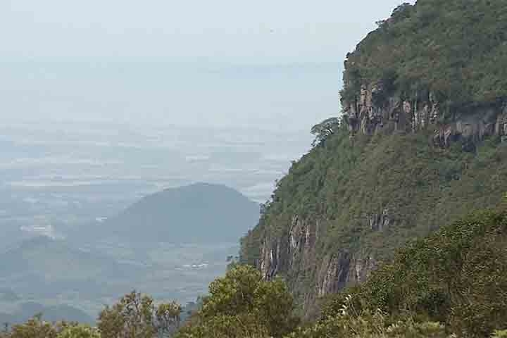 Geoparques são áreas geográfica delimitadas que têm patrimônio geológico de relevância internacional. Com isso, a gestão desses territórios tem o objetivo de proteger os patrimônios naturais, históricos e culturais, assim como promover a educação, o turismo e o desenvolvimento sustentável. Reprodução: Flipar