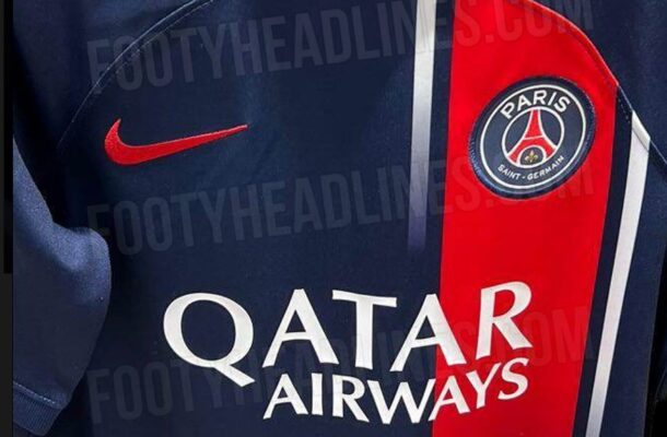 Propriedade da QSI (Qatar Sports Investments), que controla o clube parisiense, a empresa aérea fechou contrato para a camisa no ano passado. - Foto: Reprodução/footyheadlines.com