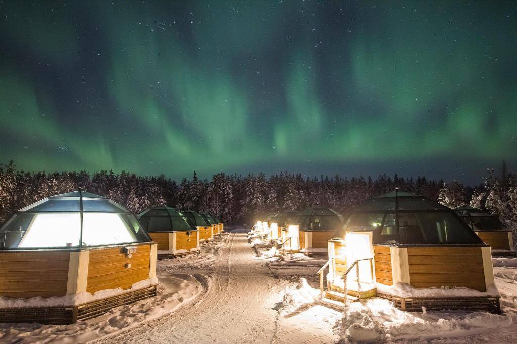 O custo de uma diária do Arctic Snow Hotel & Glass Igloos é de R$1.158. Foto: Agoda Hotel