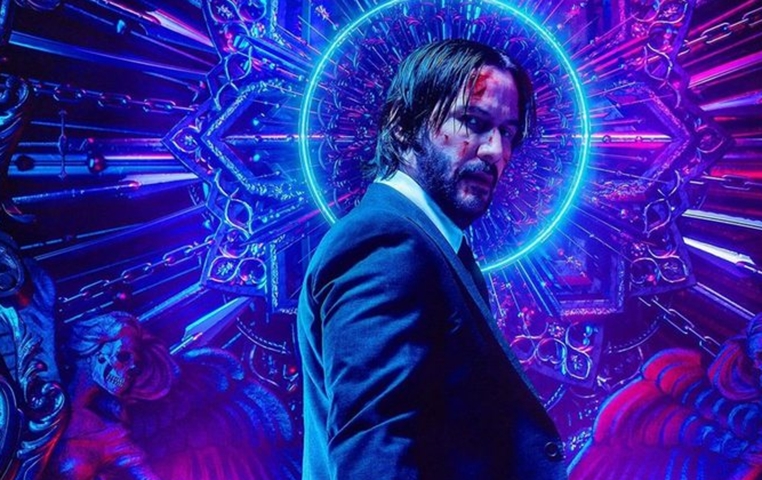 Atualmente, ele se destaca como John Wick, assassino de aluguel, aposentado, que volta à ativa. O primeiro filme foi lançado em 2014 e o quarto em março de 2023. Reprodução: Flipar