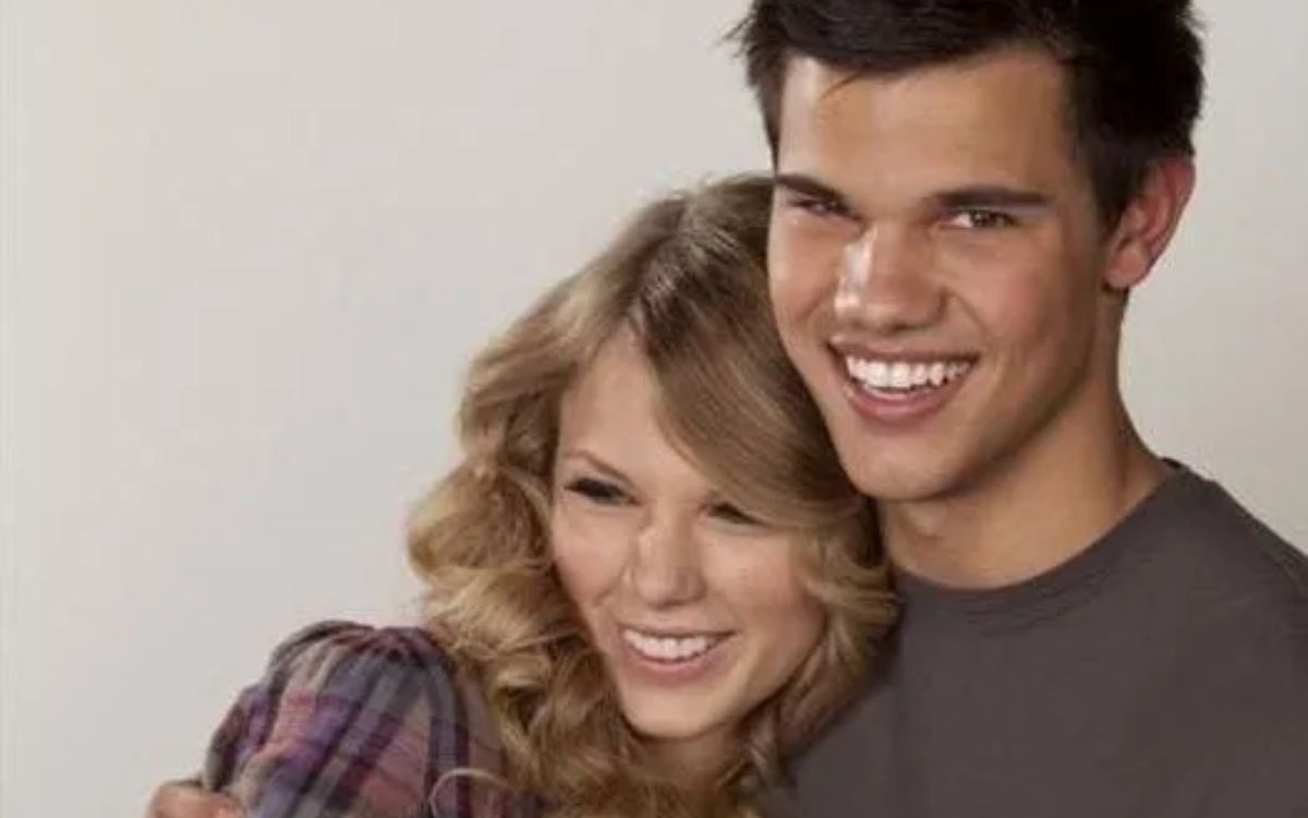 O ator e Taylor ficaram juntos em 2009 após contracenarem em Idas e Vindas do Amor. O romance ficou conhecido como “Taylor Squared”. O fim ocorreu no mesmo ano, mas rendeu a música Back to December, vista como pedido de desculpas ao ex. Foto: X/Twitter