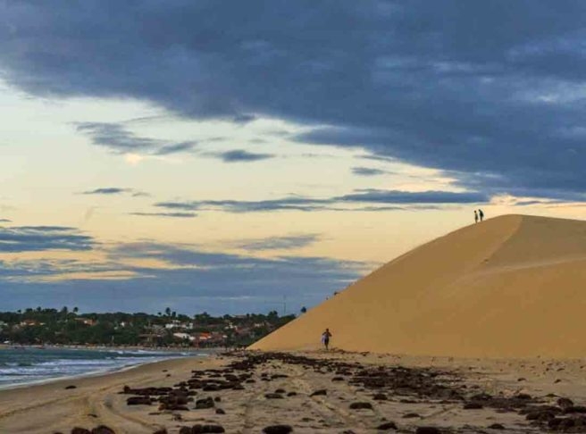 A redução e até a possibilidade de desaparecimento das dunas do Parque Nacional de Jericoacoara têm preocupado especialistas por causa do impacto da ação humana nos últimos anos. Reprodução: Flipar