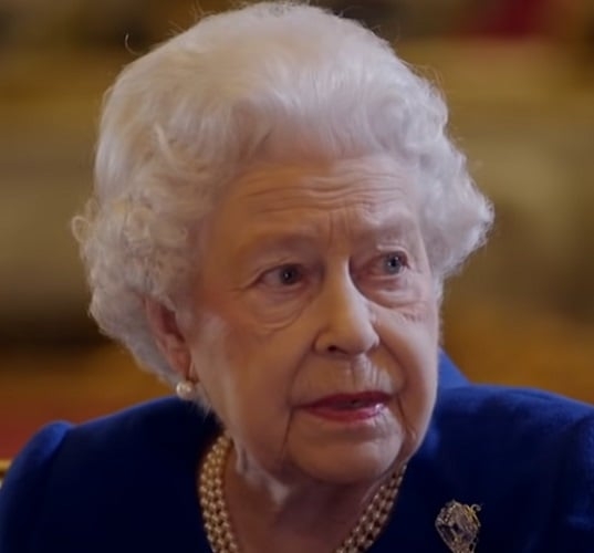 Após a morte de Blunt em 1983, aos 75 anos, surgiu a preocupação de informar oficialmente à Rainha Elizabeth sobre a atuação do espião para evitar que ela soubesse do fato pela mídia. Segundo os registros, a monarca reagiu com “calma e sem surpresas” ao comunicado. 
 Reprodução: Flipar