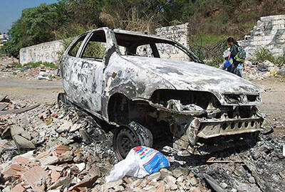 Em 2012, um jovem de 26 anos forjou o próprio sequestro, incendiando seu carro e o próprio corpo por um seguro que nem cobria lesões corporais. Foto: Reprodução