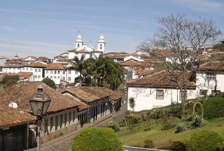 Diamantina (1.280m)- A cerca de 292 km de Belo Horizonte, a cidade de  47.000 habitantes é conhecida por sua história ligada à mineração de diamantes. Famosa por seu patrimônio histórico, a cidade abriga o Mercado Velho, construído no século XIX, e realiza o Festival de Inverno. Reprodução: Flipar