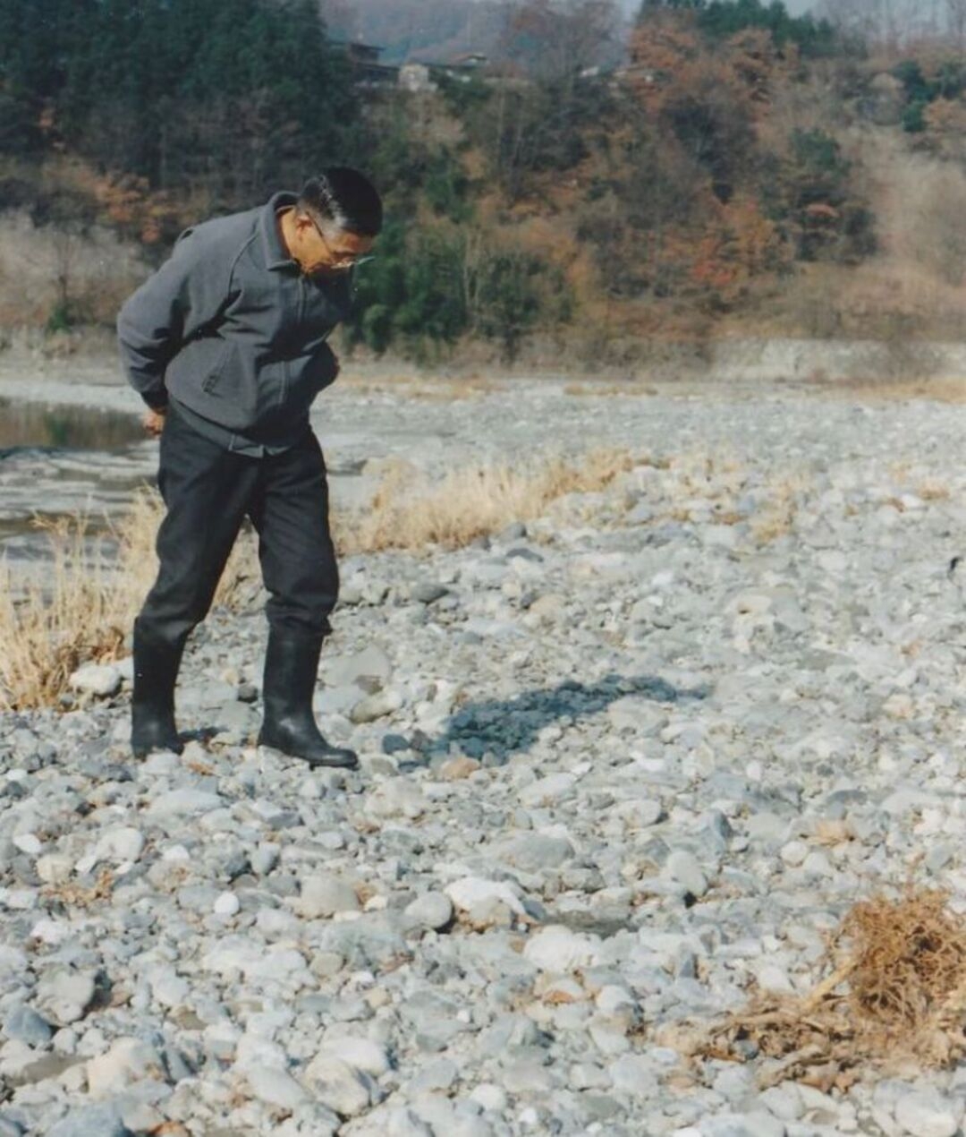 Ao longo de mais de 50 anos, Shoji vasculhou o país em busca dessas formações rochosas únicas, muitas vezes carregando-as sozinho por longas distâncias. Reprodução: Flipar