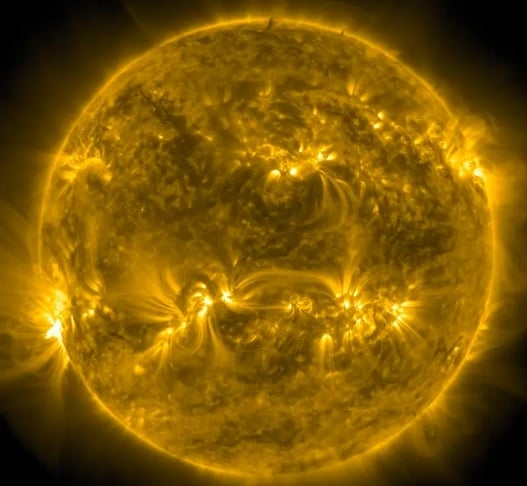 O Sol, uma estrela de tipo espectral G2V, é o centro do nosso sistema solar e a principal fonte de energia para a Terra. Reprodução: Flipar