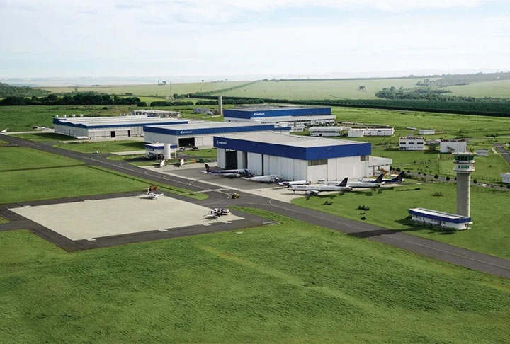 A fábrica da Embraer e a movimentação no aeródromo são justamente o ponto mais forte do município, que tem apenas cerca de 5 mil habitantes e fica a  Reprodução: Flipar