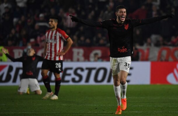 RÔMULO - Substituiu Zapelli, mas também entrou abaixo - Nota 5,0 -  Foto: LUIS ROBAYO/AFP via Getty Images