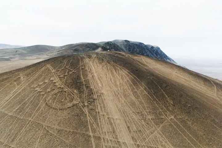 Os geoglifos em questão ficam em Alto Barranco, região de Tarapacá, e permaneceram preservados graças às condições climáticas do deserto. Reprodução: Flipar