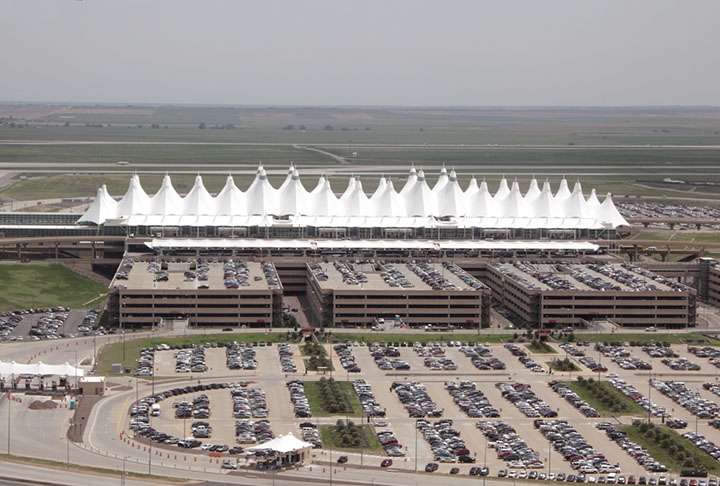 7º - O Aeroporto Internacional de Denver fica no estado do Colorado, nos Estados Unidos. Num país com grande tráfego aéreo, este lidera em alguns quesitos no território nacional como a pista mais extensa, com 4.877 metros.  Reprodução: Flipar