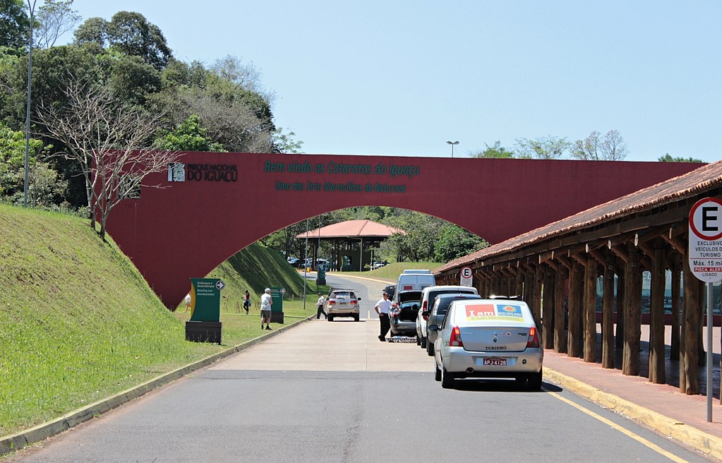 Essa pesquisa revela a profunda história de ocupação humana nessa região que hoje marca a fronteira entre Brasil e Argentina. O Parque Nacional do Iguaçu, afinal, é um dos principais monumentos do Brasil e, inclusive, parada recomendada a visitantes ilustres.. Foto: Reprodução: Flipar