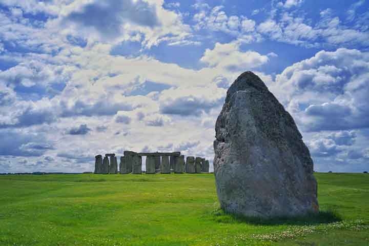 Entre eles, está o conhecimento do ciclo anual do Sol e sua conexão com as estações teria sido essencial para a subsistência. No entanto, é muito mais difícil dizer se Stonehenge realmente tem uma conexão com a estagnação lunar. Reprodução: Flipar