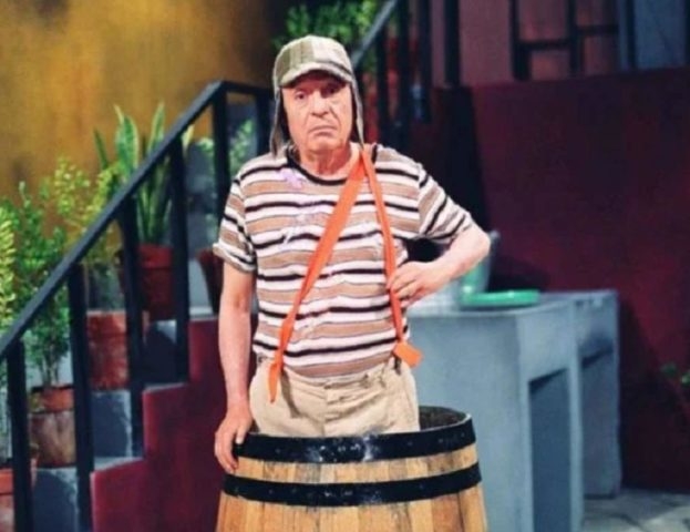 “Chaves” (1972-1983): Criado e protagonizado pelo mexicano Roberto Gómez Bolaños, “Chaves” se tornou um ícone tanto no Brasil quanto em seu país de origem. 