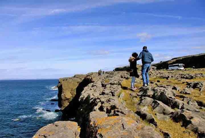 4º) Passeios por falésias, Irlanda - Visitar as falésias de Moher, The Burren, Wild Atlantic e Galway são passeios obrigatórios na Irlanda.