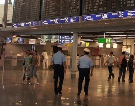 A apresentação de um visto incorreto na chegada ao aeroporto pode resultar em detenção em certos países.  Reprodução: Flipar