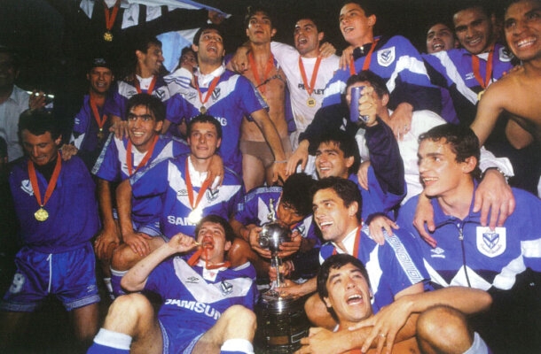 1994 Vélez Sarsfield x São Paulo - O Tricolor paulista deixou escapar o tricampeonato seguido ao perder nas penalidades para a equipe comandada por Carlos Bianchi. - Foto: Divulgação/Conmebol